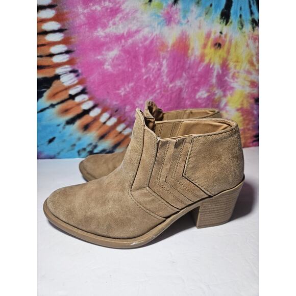 Qupid Distressed Suede Stitched Chevron Western Booties - Size 7 - Picture 3 of 8